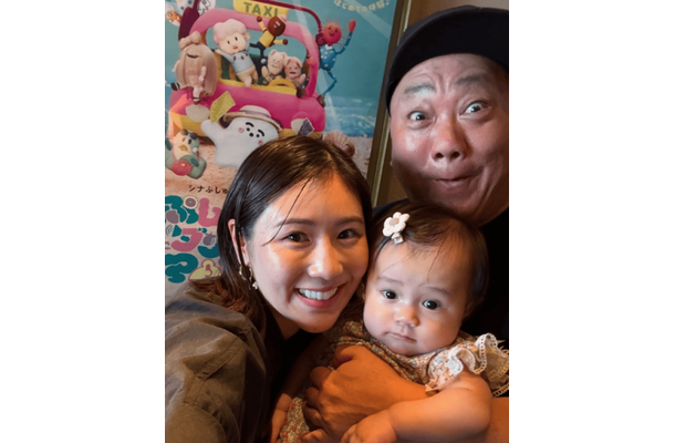 西野未姫、愛娘が映画館デビュー！夫・山本圭壱を交えた3SHOTに「ほんとお2人にそっくり」「可愛い家族」の声