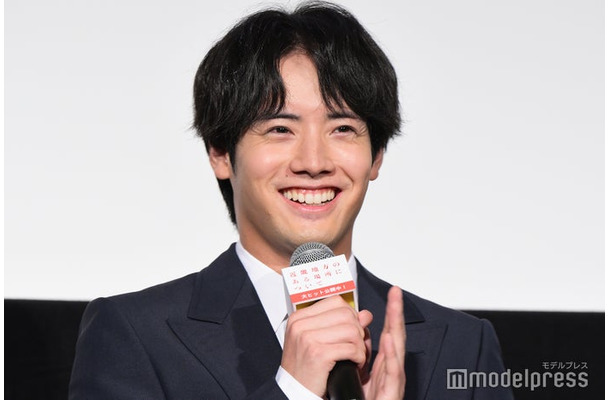 「近畿地方のある場所について」大ヒット舞台挨拶に出席した赤楚衛二（C）モデルプレス