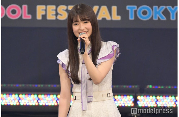 黒髪の小川彩／2022年撮影（C）モデルプレス