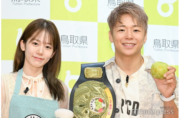鳥取県「ベストペア（＝梨）」任命式に出席した川口葵、武尊（C）モデルプレス