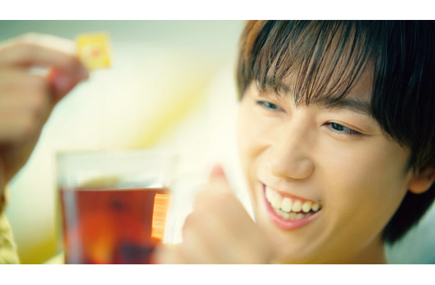 阿部亮平「イエローラベルのおいしさの秘密」篇（提供写真）