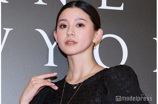 「バーニーズ ニューヨーク銀座本店 リニューアル記念イベント」に出席した朝比奈彩(C)モデルプレス