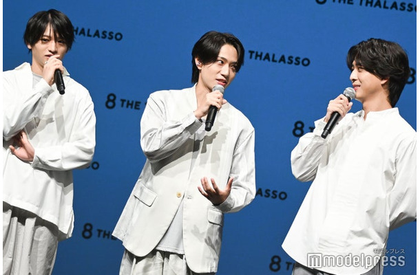 篠塚大輝に向けてかき上げについて弁明する橋本将生／猪俣周杜、橋本将生、寺西拓人（C）モデルプレス