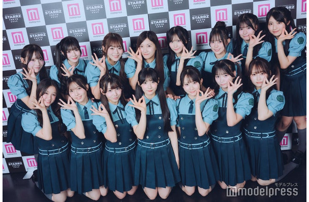 Rain Tree/(後列左から)綾瀬ことり、水野乃愛、新野楓果、仲俣美希、百瀬紗菜、鈴野みお、永瀬 真梨、朝宮日向(前列左から)葉山莉瑚、吉川海未、片瀬真花、佐藤莉華、橋本真希、遠藤莉乃、市原紬希 (C)モデルプレス