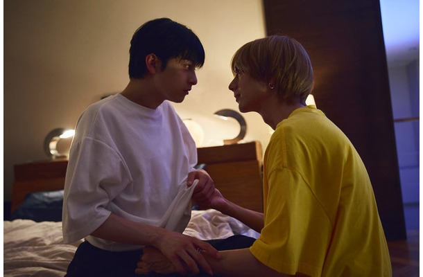 新原泰佑、駒木根葵汰「２５時、赤坂で Season２」第1話（C）「２５時、赤坂で Season２」製作委員会