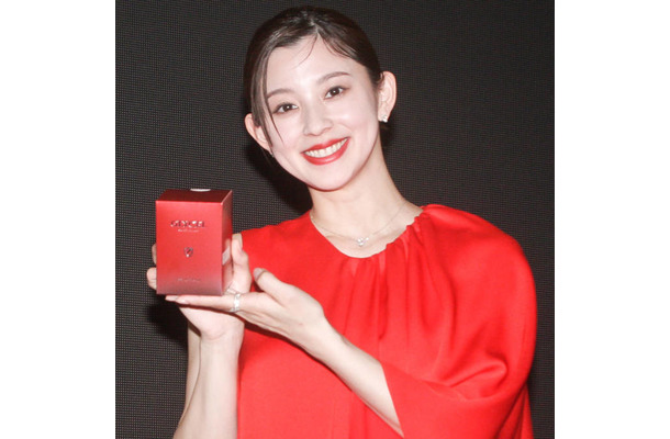 朝比奈彩「買おう」撮影で使用したプチプラに購入意欲!柔らか発色の眉マスカラ