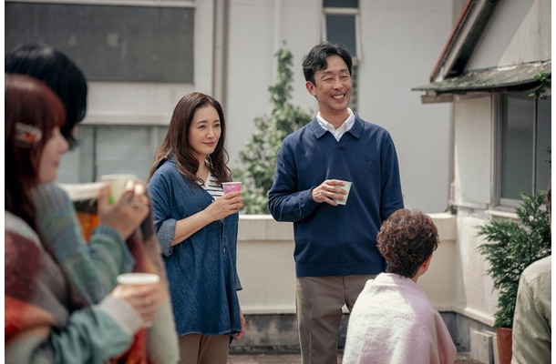 仲間由紀恵、北村有起哉「小さい頃は、神様がいて」第1話(C)フジテレビ