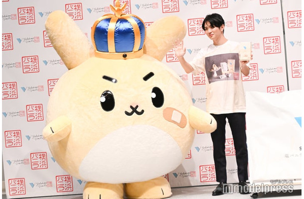 「横浜バニラ 新商品発表会2025 〜勇往邁進〜」に出席したバニ丸、高橋優斗（C）モデルプレス