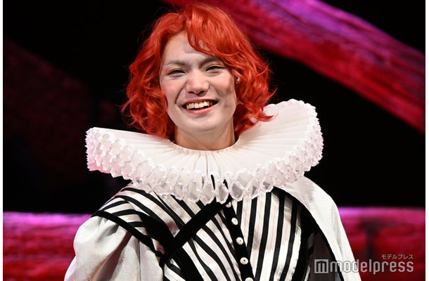 共演者と熱いキスを交わす正門良規（C）モデルプレス