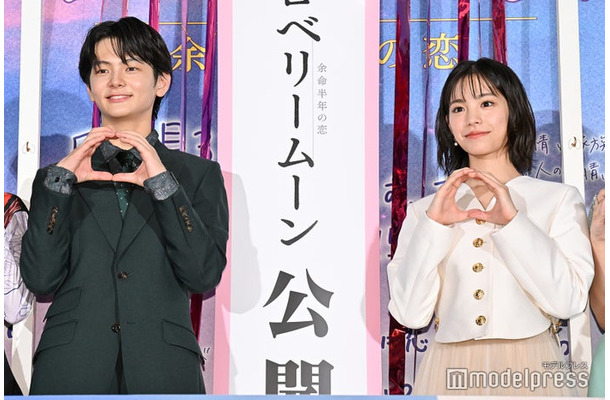 「ストロベリームーン 余命半年の恋」初日舞台挨拶に出席した齋藤潤、當真あみ（C）モデルプレス