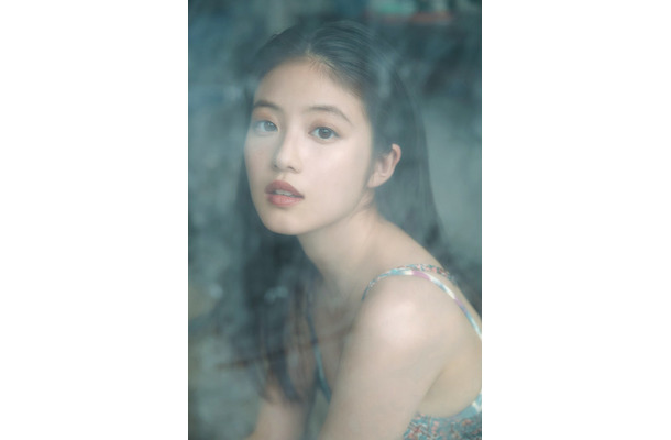 撮影＝三宮幹史／『今田美桜写真集 ラストショット』（講談社）デジタル版限定特典カットより