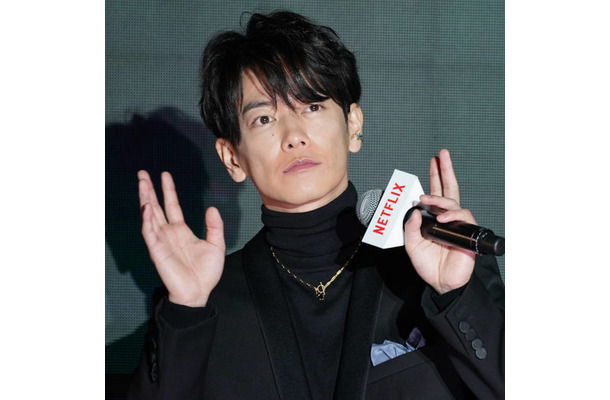 佐藤健、TENBLANKメンバーとの歌番組出演オフSHOTに反響「TENBLANK最高」「素敵すぎ」