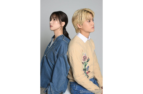 インタビューに応じた芳根京子、高橋海人（C）モデルプレス