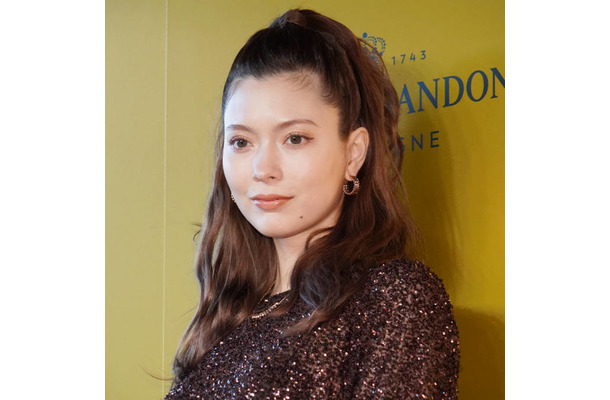 八木アリサ「何度もリピート」自然で上品な仕上がり!リピ使いベースメイクアイテム