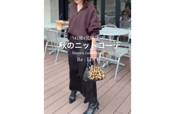 トレンド「ブラウン」の大人の着こなし例。デザインニット×ナロースカートが洗練した雰囲気【40代の毎日コーデ】