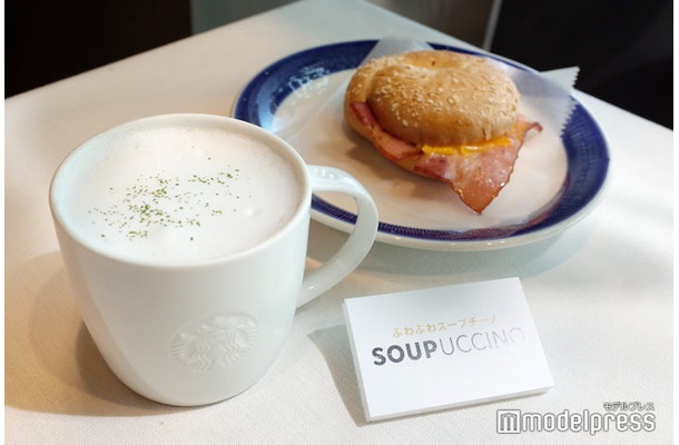 トリュフ スープチーノ、ベーコンエッグチーズ ベーグルサンド（C）モデルプレス