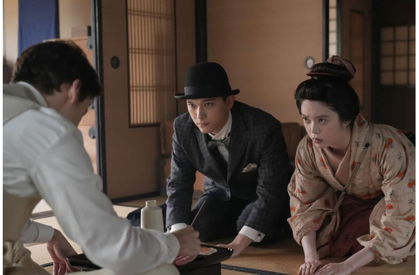 トミー・バストウ、吉沢亮、高石あかり「ばけばけ」第36話(C)NHK