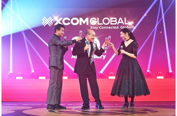 （左から）中山秀征、西村誠司氏、黒木瞳（提供素材）