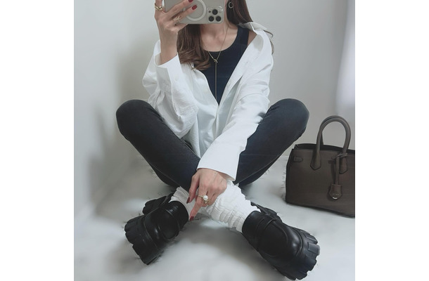 【GU】の神シャツ発見！ゆったりやわらかなドルマンスリーブシャツで作る洗練モノトーンルック【40代の毎日コーデ】