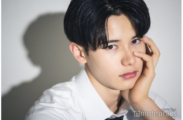 モデルプレスのインタビューに応じた谷本晴くん（C）モデルプレス