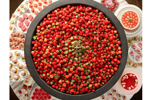 恋するいちごビュッフェ～It’s Strawesome！～（提供写真）