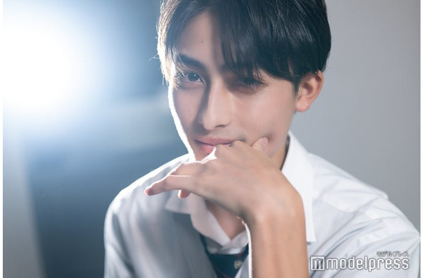 モデルプレスのインタビューに応じた吹澤輝くん（C）モデルプレス