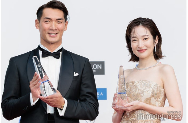 「第23回ベストフォーマリスト」授賞式に出席した槙野智章、高梨臨(C)モデルプレス