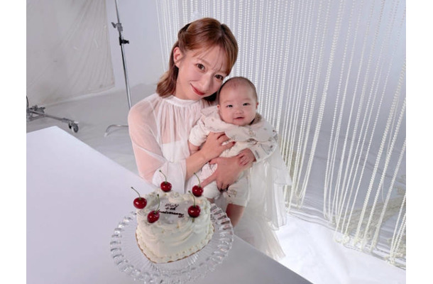 辻希美、次女と撮影現場でパシャリ「いい子だったから助かったぁ」「皆に感謝です」