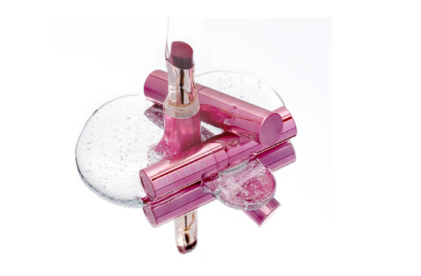 レブロン、うるおってツヤめく“水膜ツヤリップ”に甘やかしミルキーブラウンが新登場!