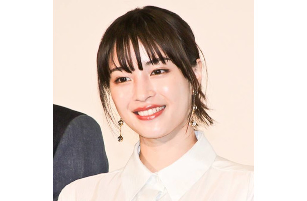 広瀬すず、“最近のオキニ”パーカーSHOTにファン悶絶「可愛すぎる」「すごいお似合い」