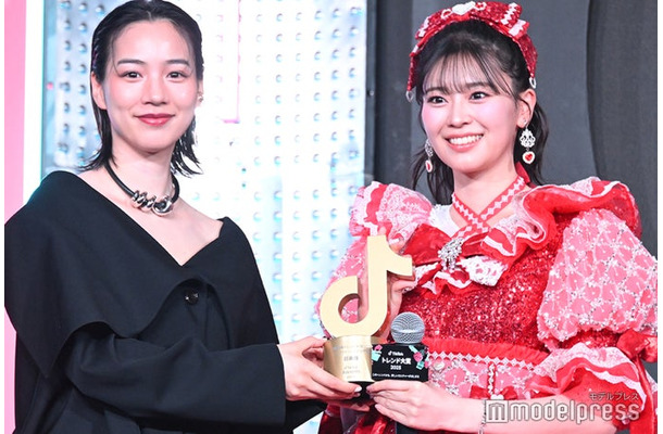 「TikTokトレンド大賞2025」に出席したのん、坂井仁香（C）モデルプレス