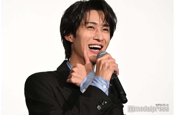 サプライズを受ける曽野舜太(C)モデルプレス