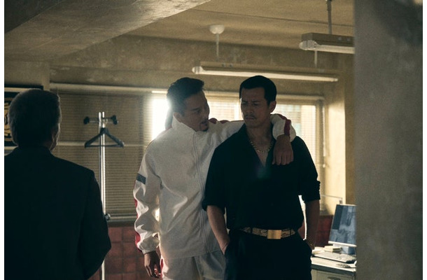 本宮泰風、伊藤英明「ドンケツ season2」(C)DMM TV