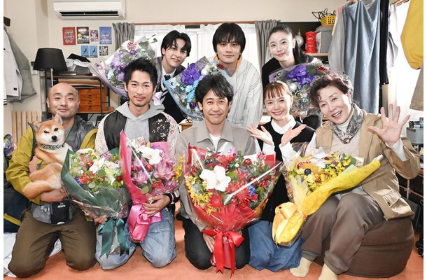 （後列左から）新原泰佑、北村匠海、向里祐香（前列）宇野祥平、ディーン・フジオカ、大泉洋、宮崎あおい、高畑淳子（C）テレビ朝日