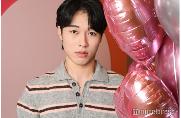 モデルプレスのインタビューに応じた都(C)モデルプレス