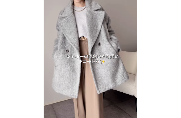 注目度抜群のふわふわシャギーコート。主役アウターを着る日のインナー&ボトム選び術に注目【40代の毎日コーデ】