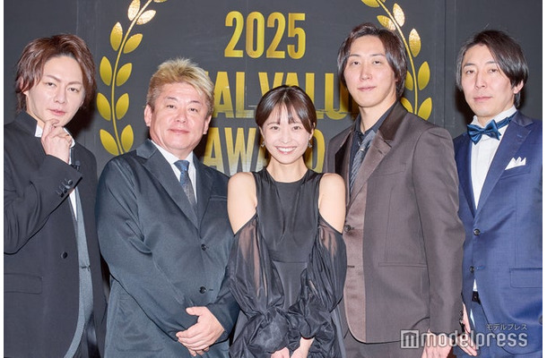 (左から)三崎優太氏、堀江貴文氏、渡邊渚、溝口勇児氏、西川将史氏(C)モデルプレス