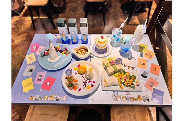 「MINITEEN CAFE」フード＆ドリンク（P）＆（C）PLEDIS Entertainment