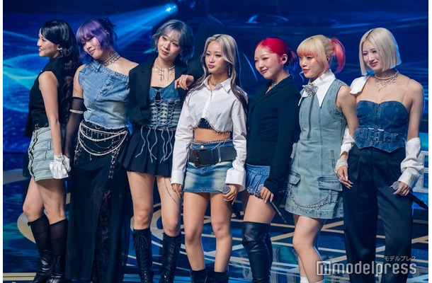 KOHARU(コハル)、NAOKO(ナオコ)、JISOO(ジス)、 YURI(ユリ)、CHIKA(チカ)、MAHINA(マヒナ)、MOMOKA(モモカ)/HANA(C)モデルプレス