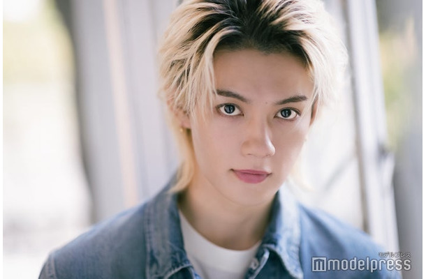 モデルプレスのインタビューに応じた佐野勇斗（C）モデルプレス