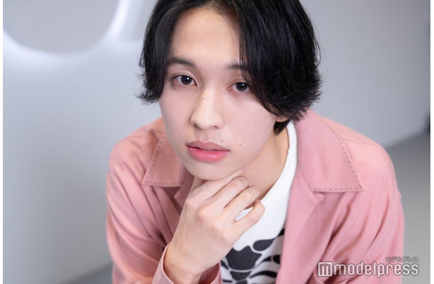 モデルプレスのインタビューに応じたYUTA（ユウタ）（C）モデルプレス