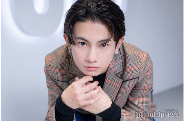 モデルプレスのインタビューに応じたKEI（ケイ）（C）モデルプレス