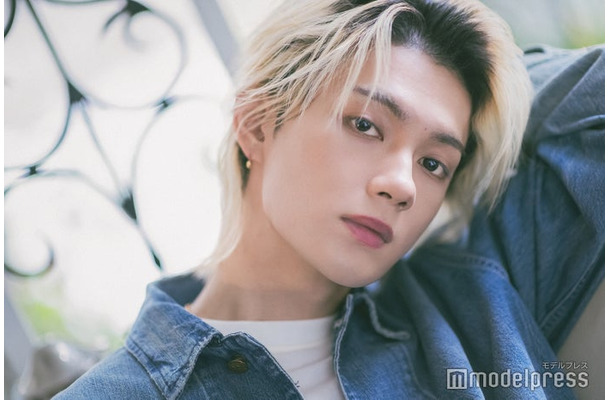 モデルプレスのインタビューに応じた佐野勇斗(C)モデルプレス