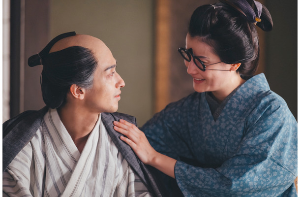 「拍子木…聞こえねぇんだけど」“日本一の戯け男”蔦重が遺した「笑いという名の富」【NHK大河『べらぼう』ベスト振り返りセレクション】