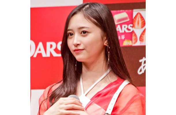 乃木坂46井上和、美肩&美脚が際立つ赤ニットSHOTにファンうっとり「顔面国宝すぎてやばい」