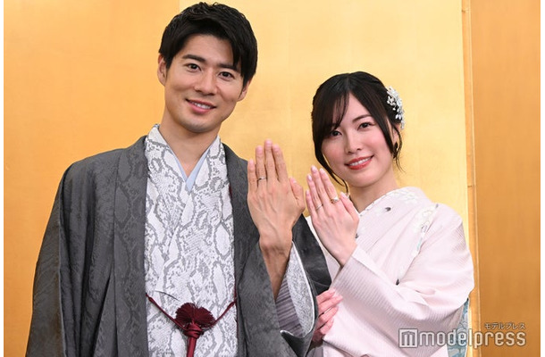 結婚会見に登場した辻本達規、松井珠理奈(C)モデルプレス