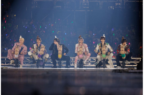 （左から）篠塚大輝、髙木雄也、玉森裕太、道枝駿佑、薮宏太、佐野晶哉「COUNTDOWN CONCERT 2025-2026 STARTO to MOVE」より（提供写真）