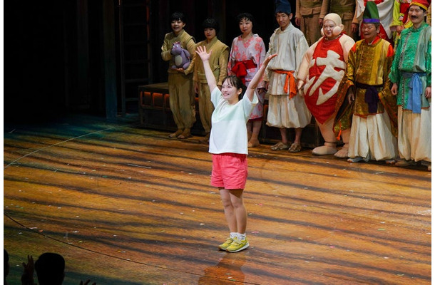 川栄李奈／舞台「千と千尋の神隠し」ソウル公演カーテンコールより（提供写真）