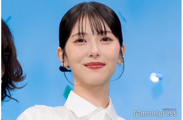 映画「ほどなく、お別れです」完成披露舞台あいさつに登壇した浜辺美波（C）モデルプレス