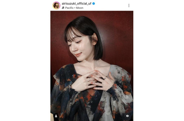 鈴木愛理、色白の美デコルテ際立つ衣装SHOTをファン絶賛「めっちゃ可愛い」「エレガント」
